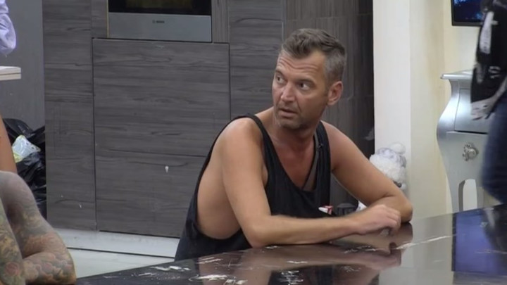 ЖЕСТОКА СВАЂА НАДЕЖДЕ И МИЛАНА: Роспијо распала, дошла си само да имаш секс; певачица хтела да напусти Задругу(ВИДЕО)