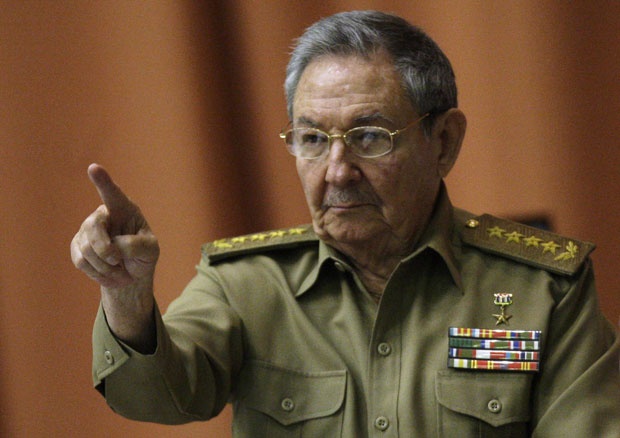 Куба мења Устав, Кастро председник Комисије