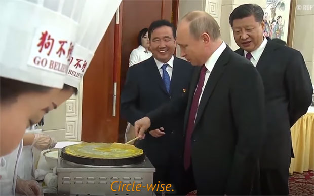 Овако Путин прави палачинке (ВИДЕО)