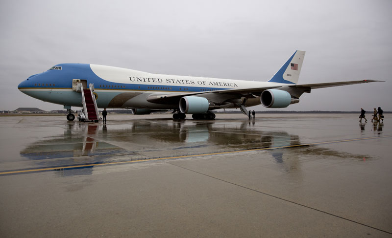 Председнички авион САД снабдео се горивом ноћас на Криту (ВИДЕО)