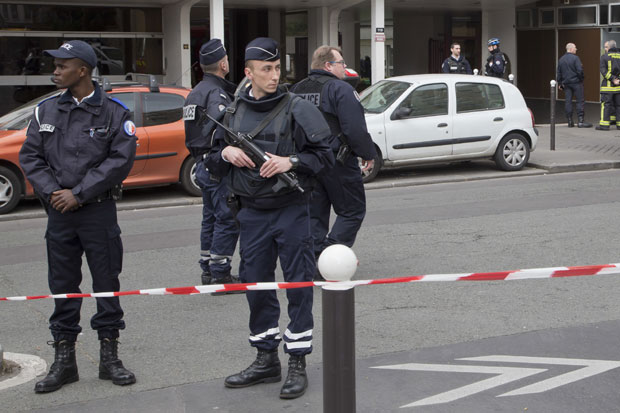 КАЛАШЊИКОВИ СЕЈУ СМРТ ПО МАРСЕЉУ: Изрешетан младић, дилери окупирали цела насеља