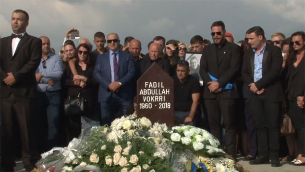 САХРАЊЕН ВОКРИ: Харадинај држао говор, албански симболи надлетали раку (ВИДЕО)