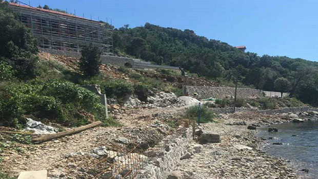 ИНСПЕКТОР ЗАБРАНИО МИШКОВИЋИМА ГРАДЊУ: Рибарска поста као штит