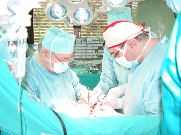 Кад роботи оперишу срце