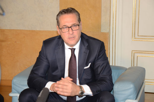 Штрахе: Затварање џамија је само почетак