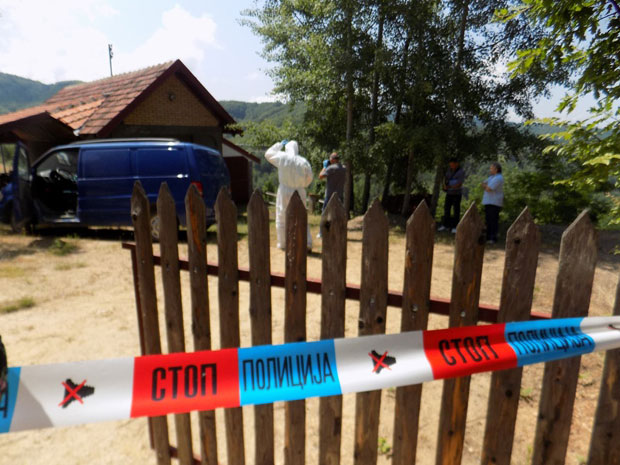 Смрскао жени главу, па се обесио (ФОТО)