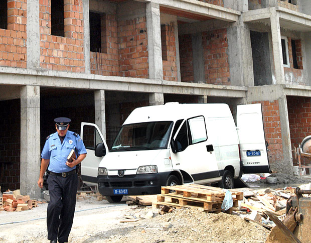 НЕСРЕЋА У НОВОМ ПАЗАРУ: Радник пао са грађевине, задобио повреде опасне по живот