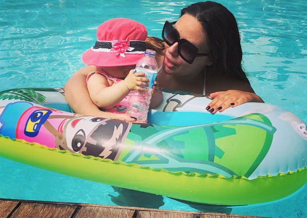 УЖИВАНЦИЈА У БЕЛЕКУ: Ана и Раста одвели Тару на море