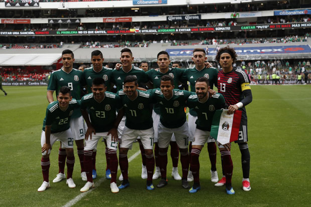 РЕПРЕЗЕНТАТИВЦИ МЕКСИКА СА 30 ПРОСТИТУТКИ У БАЗЕНУ: Оргије на слободан дан као припрема за Светско првенство (ВИДЕО)