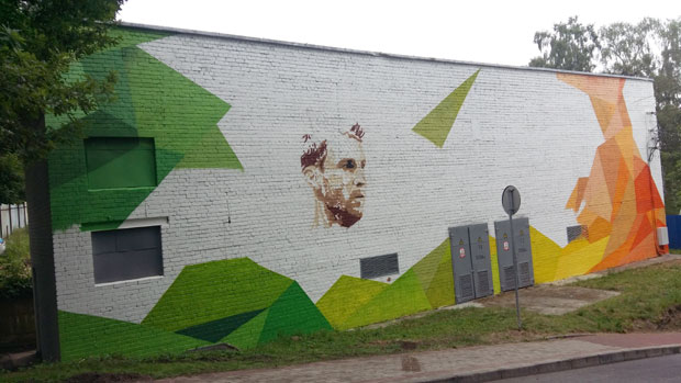 ФЛЕШ ИЗ СВЕТЛОГОРСКА: Опуштање уз кафу и кишу, мурал за Банета (ФОТО)