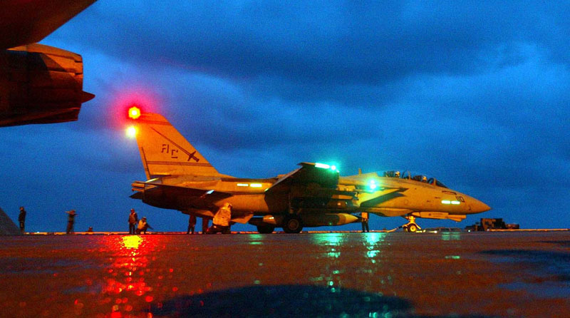 ПРЕТИ НОВО БОМБАРДОВАЊЕ? Амерички носач авиона поново близу Сирије