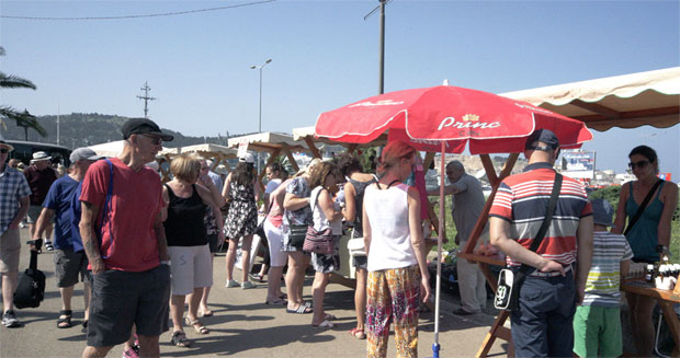 Барани праве сувенире и привлаче туристе