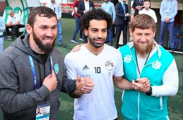 САЛАХ ПОЗИРАО СА КАДИРОВИМ: Организације за људска права замерају нападачу Египта 