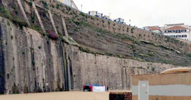 БИЗАРНА СМРТ: Погинули снимајући селфи (ВИДЕО)
