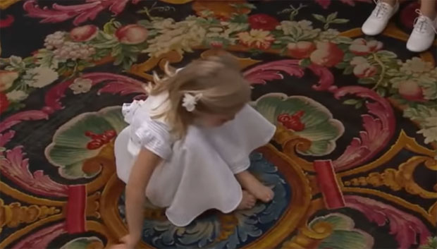 Шведска принцеза се боса ваљала по поду пред угледним гостима (ВИДЕО)