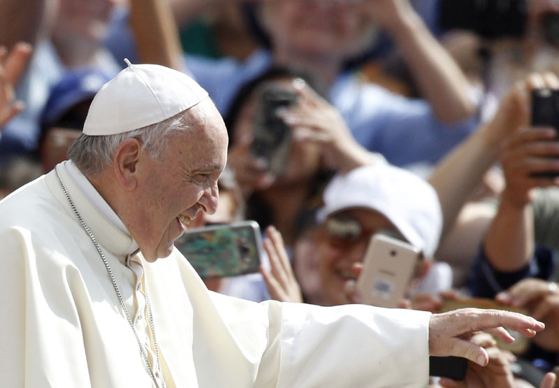 Папа Фрања позвао на промену понашања према мигрантима