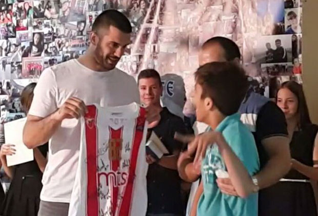 ГЕСТ КОШАРКАША ЛАЗИЋА: Вукова диплома и дрес за Вању