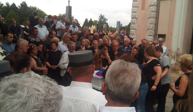 СУБОТИЦА ЗАВИЈЕНА У ЦРНО: Сахрањен мали Алекса; Возач тојоте на слободи (ФОТО)