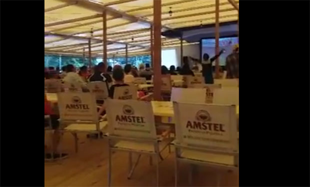 Погледајте како Руси у бази орлова славе тријумф против Саудијске Арабије (ВИДЕО)