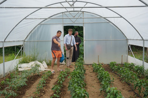 Гујонова организација донирала пластенике за шездесет породица