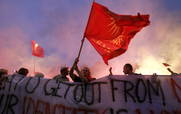 Македонија запалила Скопље и Атину