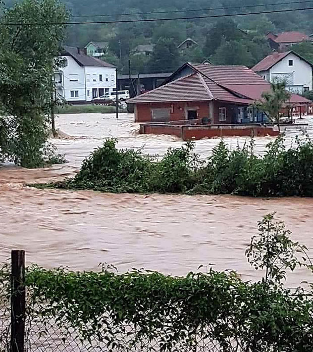 Млава бесни и Петровцу прети (ФОТО+ВИДЕО) 