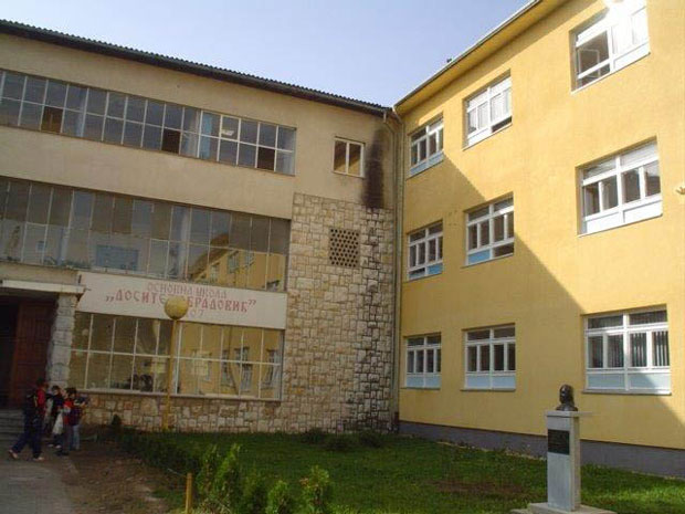 РАЗМИРИЦЕ У ДВЕ ШКОЛЕ: Тензије због Бајрама и распуста