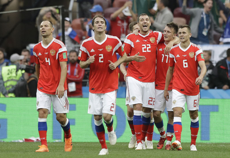 ОД АУТСАЈДЕРА ДО ШАМПИОНА: Русију ухватила фудбалска еуфорија