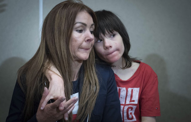 Британска влада дозволила уље канабиса за лечење дечака