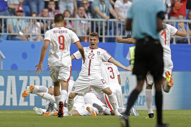 ФОТО: Репрезентативци Србије славе велика три бода