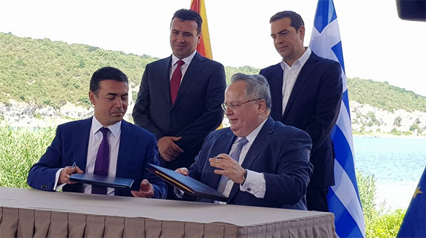 ПОТПИСАН СПОРАЗУМ О ИМЕНУ МАКЕДОНИЈЕ: Ципрас: Време је да опет певамо срећне песме на Балкану; Заев: Померили смо планине (ФОТО)