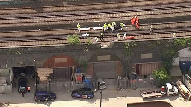 Воз усмртио троје у јужном Лондону, околности нејасне (ВИДЕО)