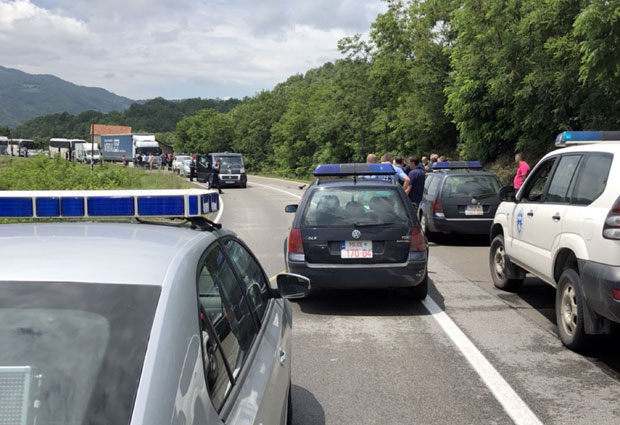 ОРУЖАНА ПЉАЧКА КОД ЛЕПОСАВИЋА: „Хендерсон опет на мети разбојника (ФОТО)