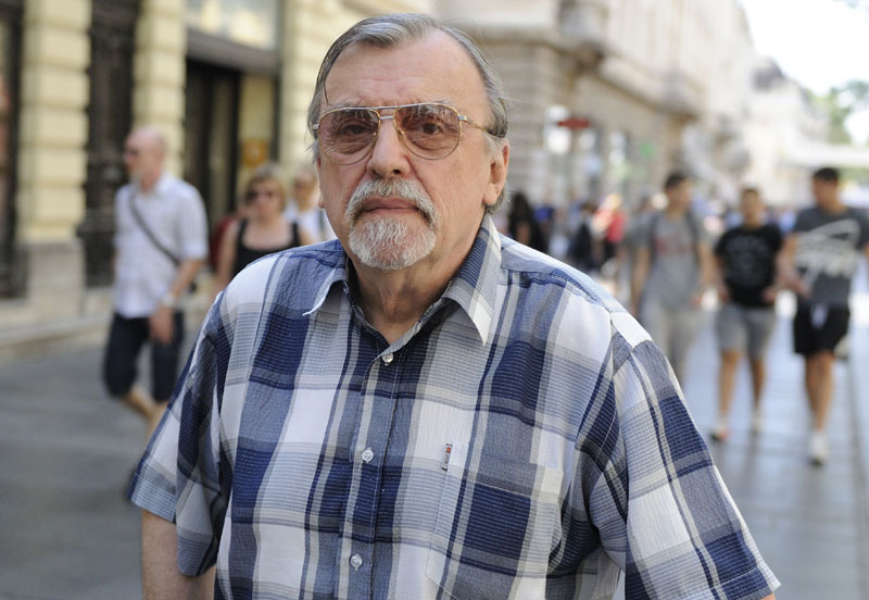 Коментар: Лаж као света дужност