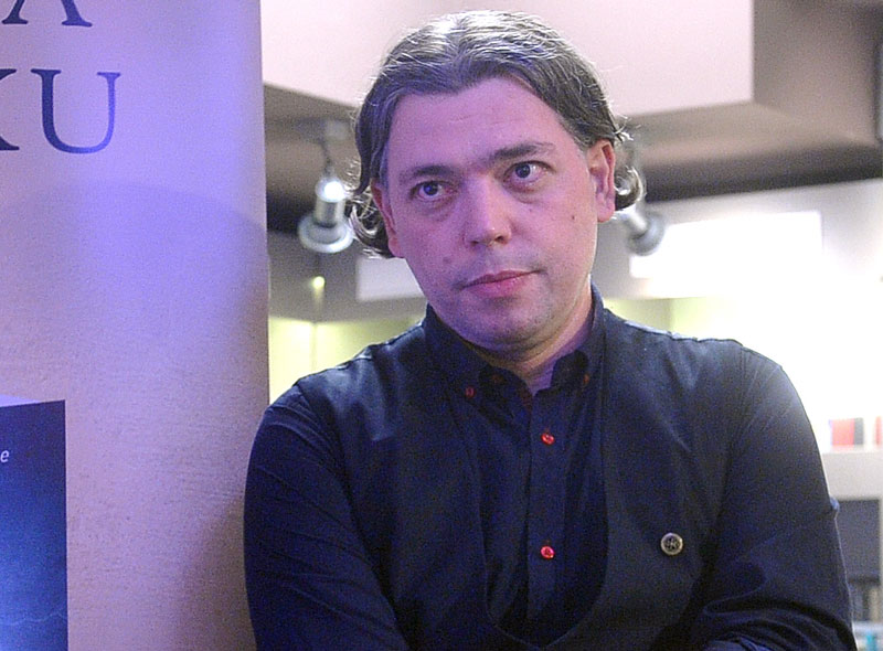 Писац, кажи нешто смешно