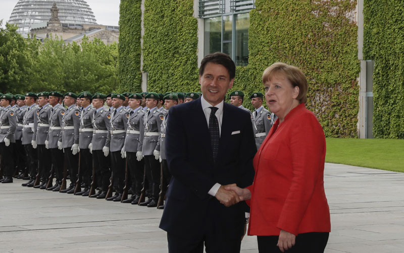 Меркел и Конте о решењу избегличке кризе у ЕУ