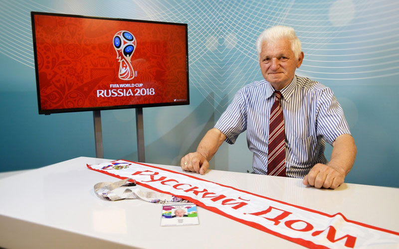 Најстарији навијач Србије на СП у Русији: Деда Жаре бодри орлове у Москви