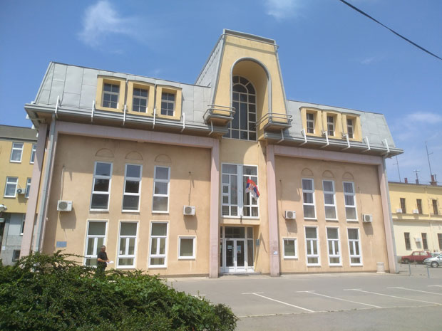 НЕЗАКОНИТО УКЊИЖЕЊЕ: Четири месеца затвора због очевог стана 