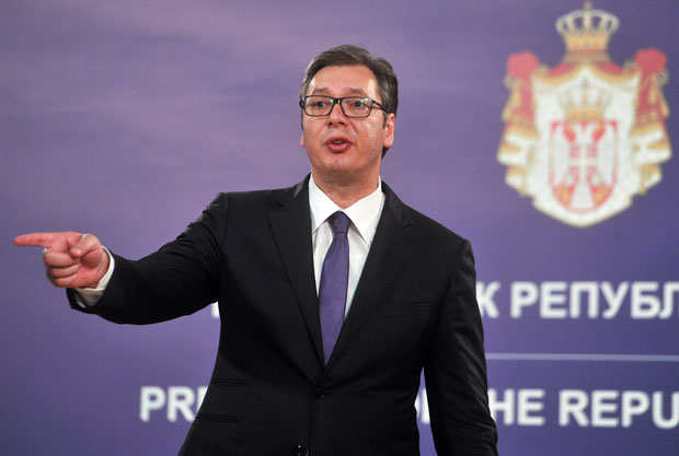 ВУЧИЋ ОДГОВАРА ХОТИЈУ: Да неће Шумадију и од Орбана Кечкемет?