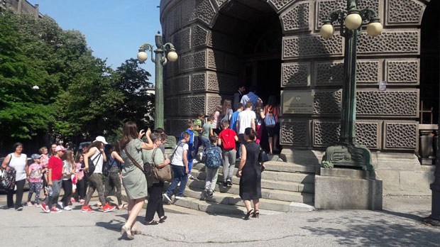 Српска деца из Хрватске у посети Министарству спољних послова (ФОТО)