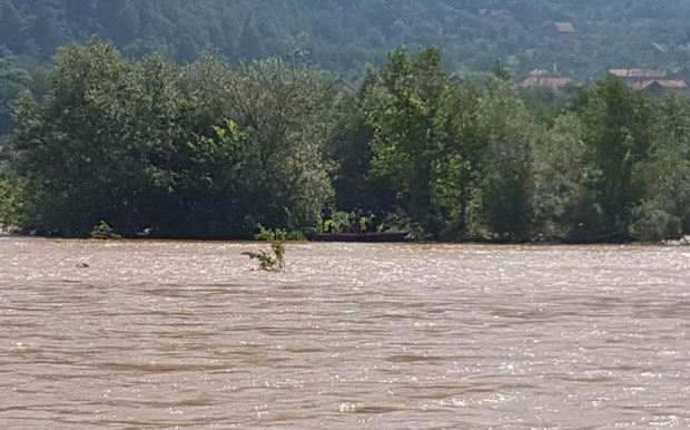 Преврнуо се чамац са мигрантима, враћени у Србију