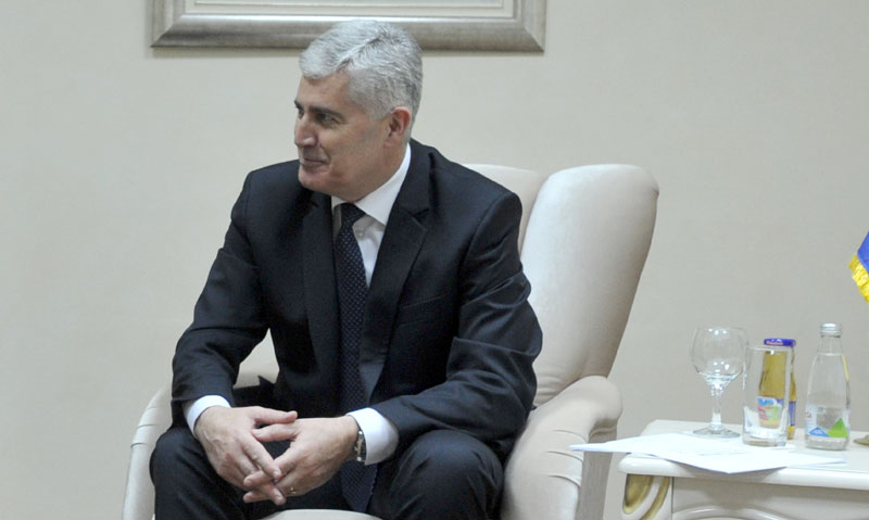 Човић: Мигрантски центри би били преризични