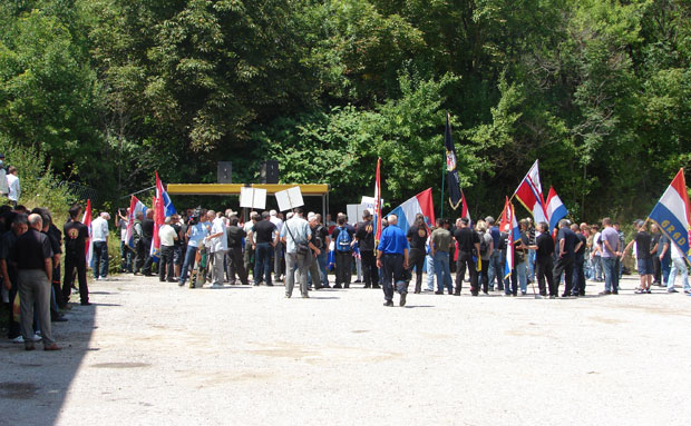 Дан антифашизма без председнице и премијера, протест десничара, извиждали градоначелника Бандића