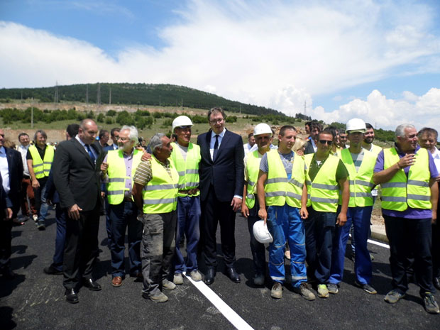 ВУЧИЋ И РАДЕВ У ДИМИТРОВГРАДУ: Бугари су нам браћа