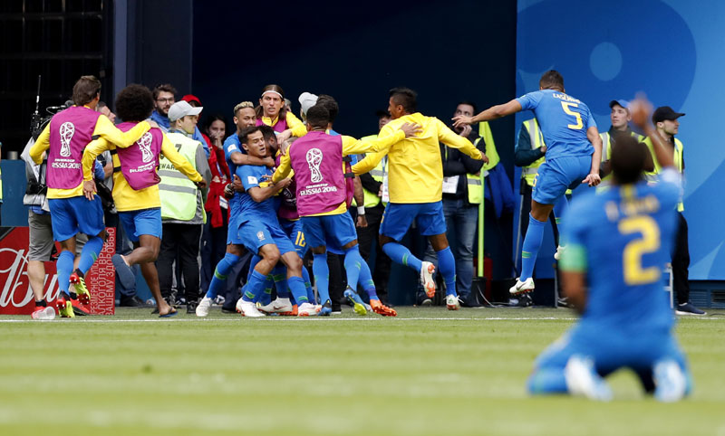 КОСТАРИКА ПАЛА У НАДОКНАДИ ВРЕМЕНА: Кутињо и Нејмар сачували образ Бразилцима