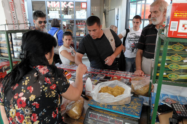 И даље се дими на црно