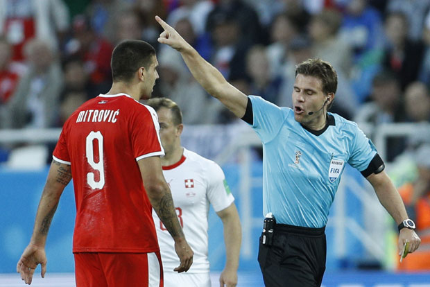 ОГЛАСИЛИ СЕ ИЗ ВАР: Брих је одбио да погледа снимак ситуације са Митровићем!