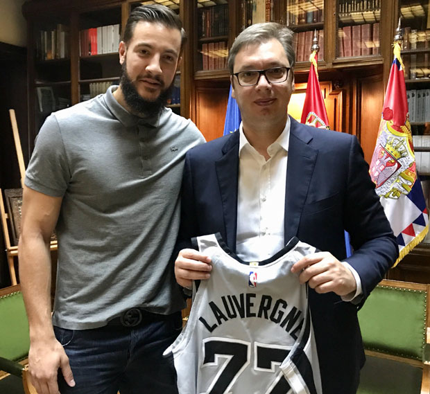 Ловерњ са Вучићем: Живећу у Србији