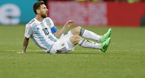 АРГЕНТИНЦИ ОСУЛИ ДРВЉЕ И КАМЕЊЕ НА ЕКИПУ: Меси, где си био?