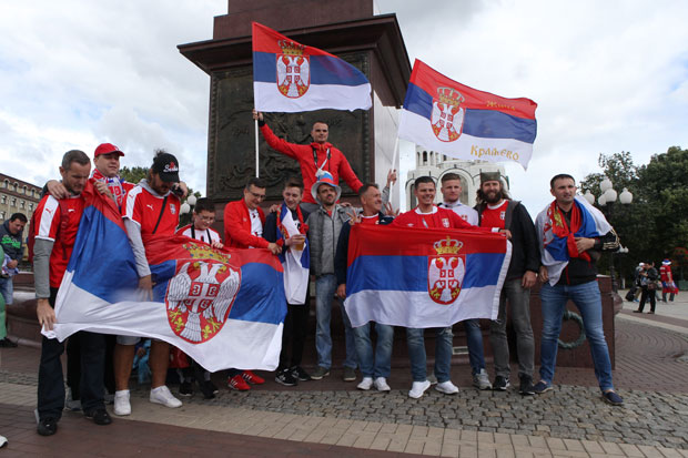 НАВИЈАЧИ СРБИЈЕ “ОКУПИРАЛИ” ЦЕНТАР КАЛИЊИНГРАДА: Са Русима је све лакше!